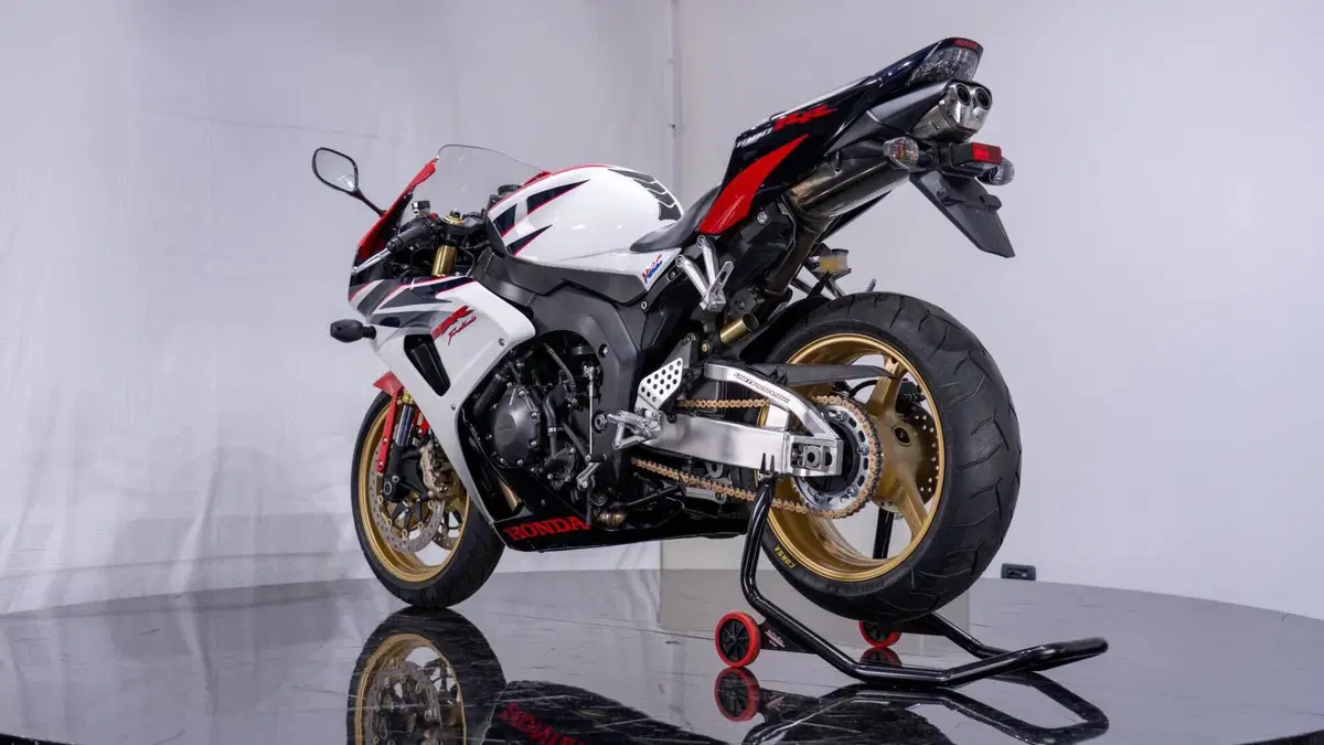 Honda CBR 1000 RR Fireblade (2006 - 07) (9)