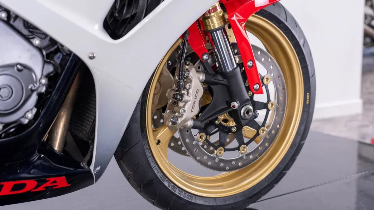 Honda CBR 1000 RR Fireblade (2006 - 07) (12)