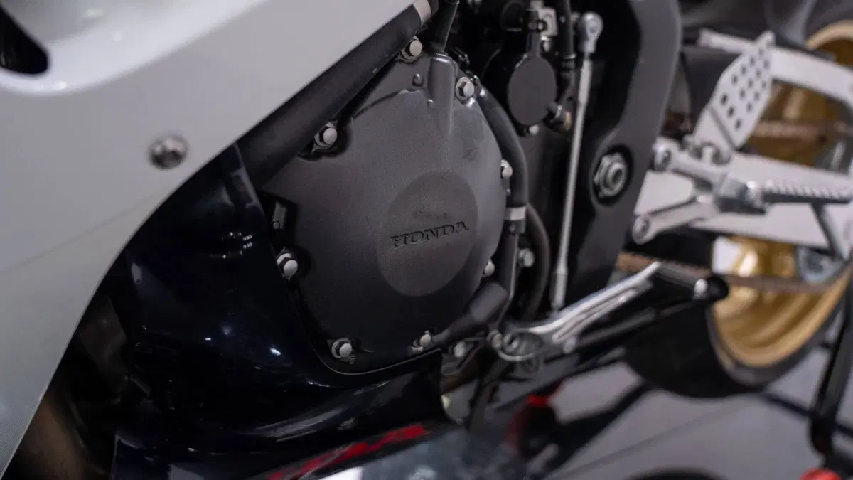Honda CBR 1000 RR Fireblade (2006 - 07) (17)