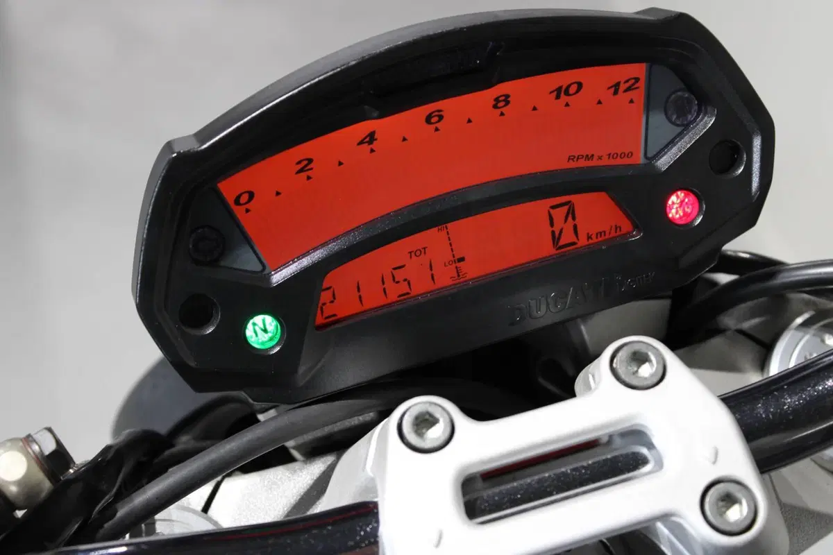 Ducati Monster 696 (2008 - 13) (6)