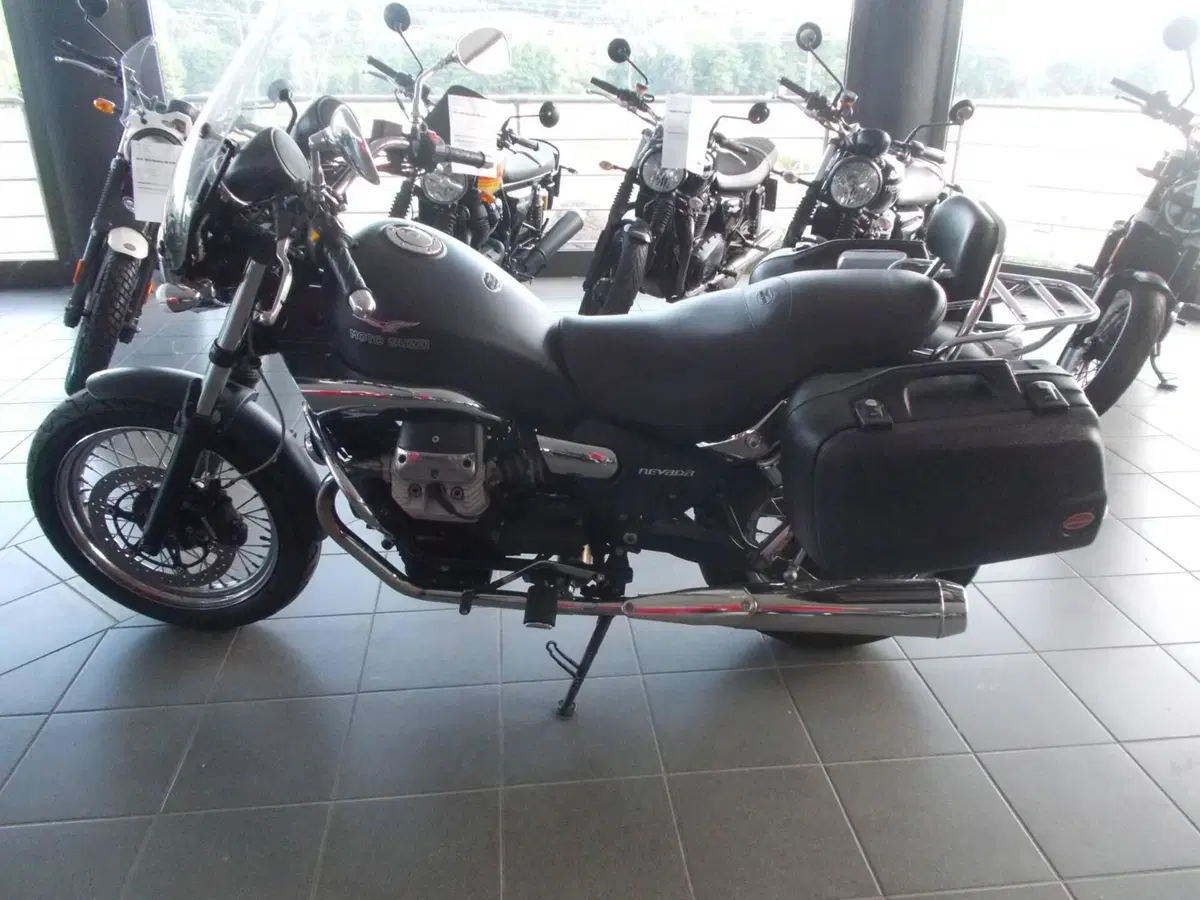 Moto Guzzi Nevada 750 Aquila Nera (2009 - 16) (4)