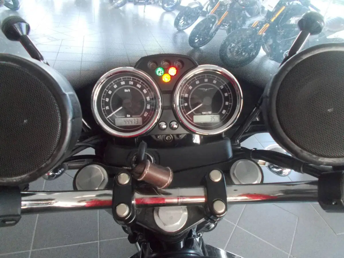 Moto Guzzi Nevada 750 Aquila Nera (2009 - 16) (5)