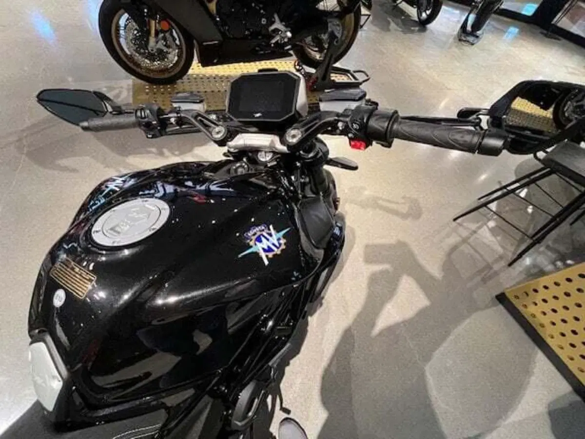 MV Agusta Dragster 800 R (2023 - 25) (4)