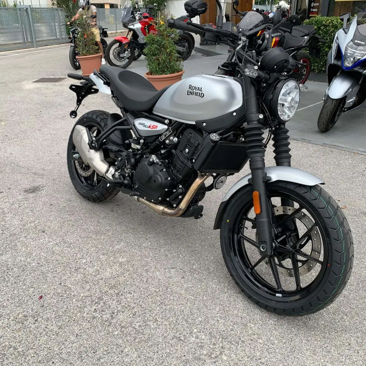 Royal Enfield Guerrilla 450 (2024 - 26) (3)