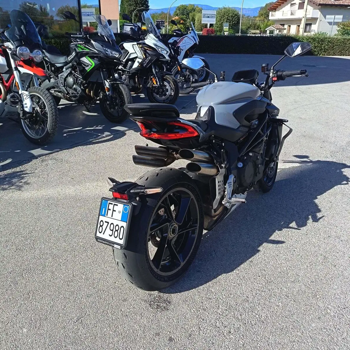 MV Agusta Brutale 1000 RS (2022 - 26) (10)