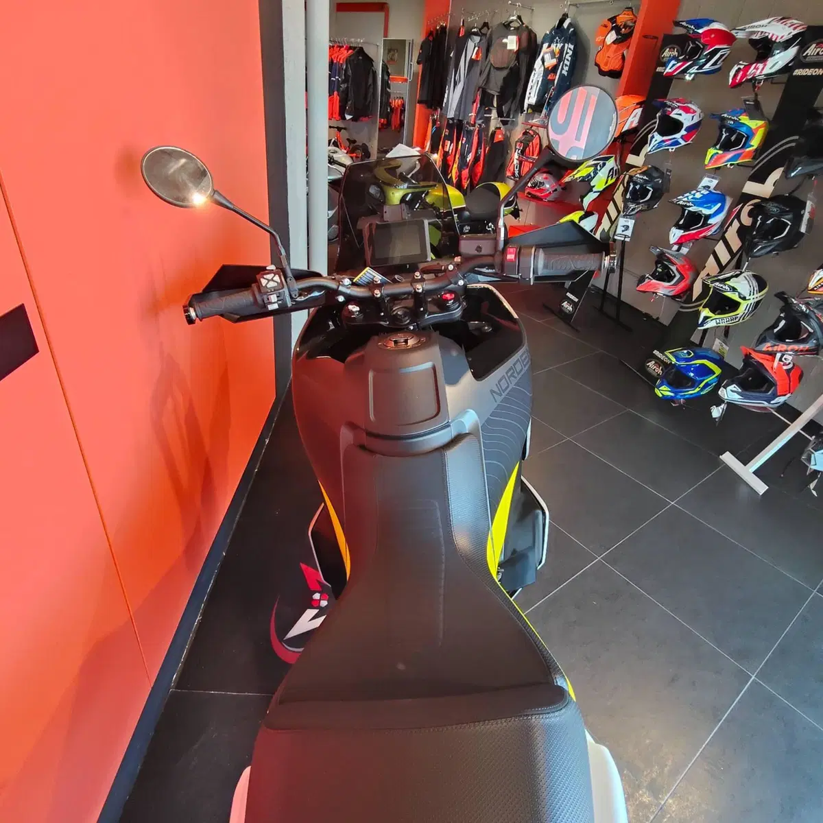 Husqvarna Norden 901 (2022 - 26) (3)