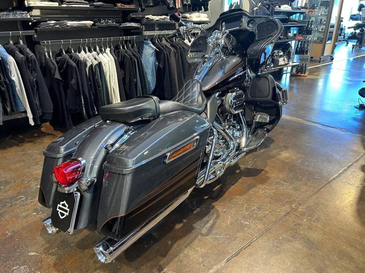 Harley-Davidson 1800 Road Glide Ultra (2014 - 16) - FLTRUSE (3)