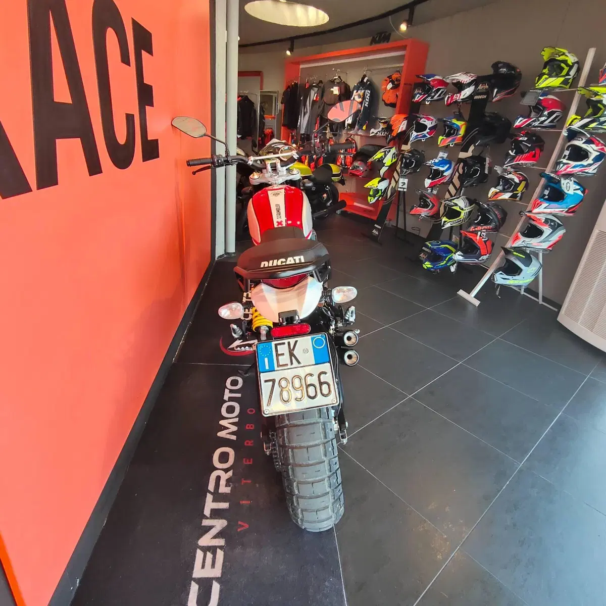 Ducati Scrambler 800 Desert Sled (2017 - 20) (2)