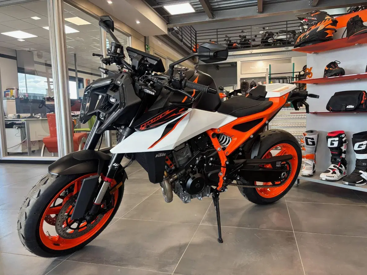 KTM 990 Duke R (2026) (2)