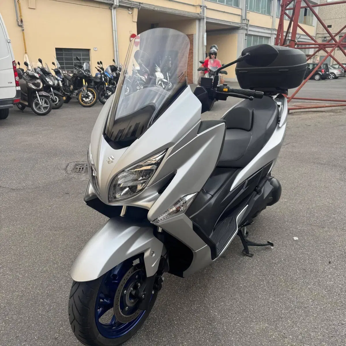 Suzuki Burgman 400 (2025 - 26)