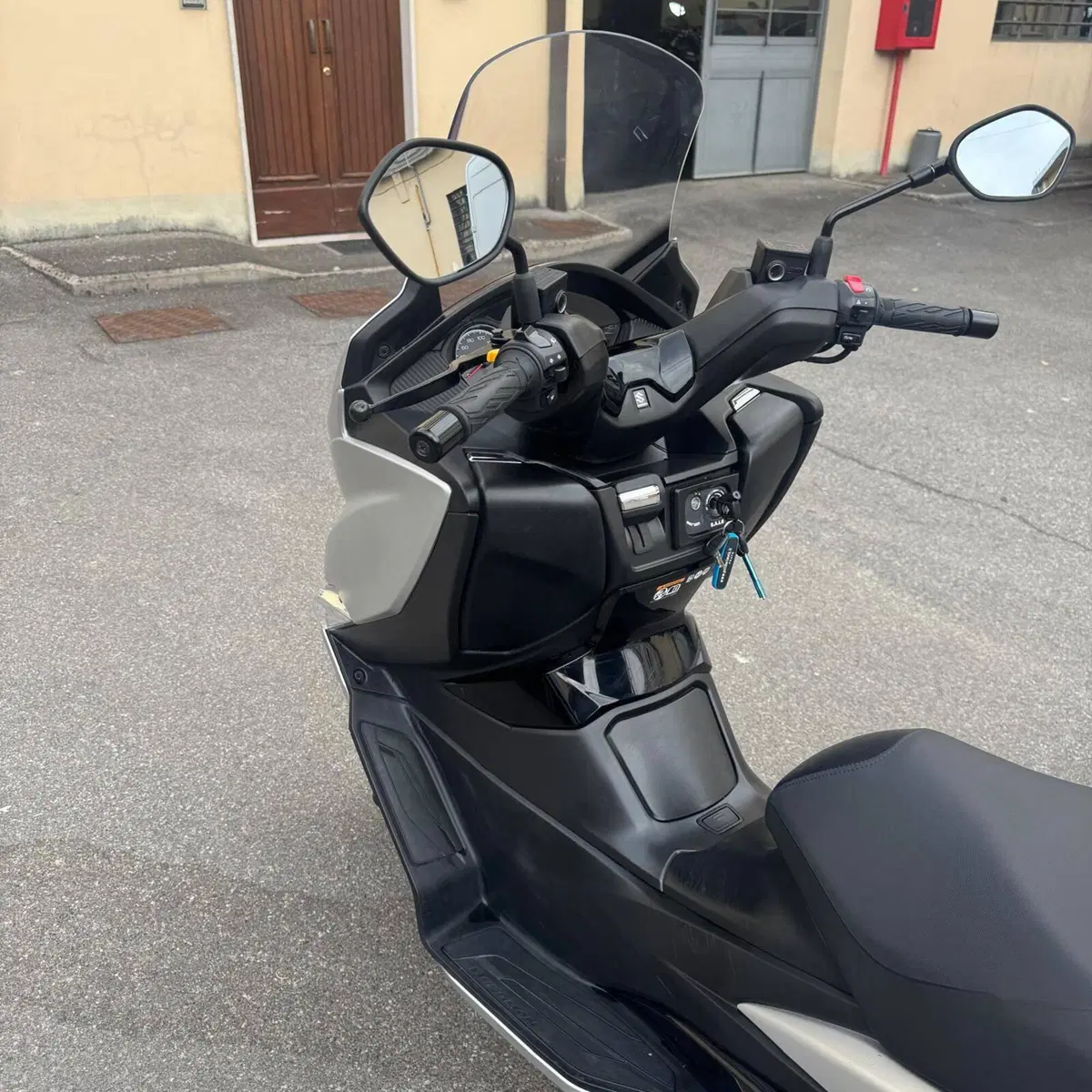 Suzuki Burgman 400 (2025 - 26) (8)