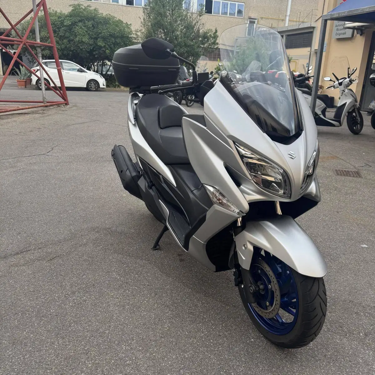 Suzuki Burgman 400 (2025 - 26) (10)