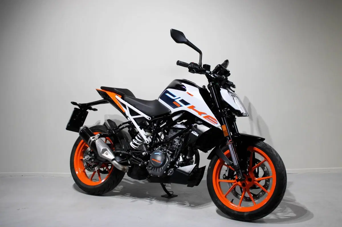 KTM 125 Duke (2021 - 23) (2)