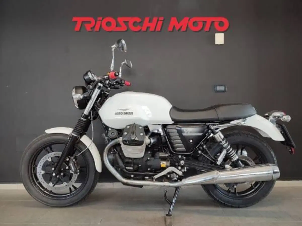 Moto Guzzi V7 Stone (2012 - 15) (2)