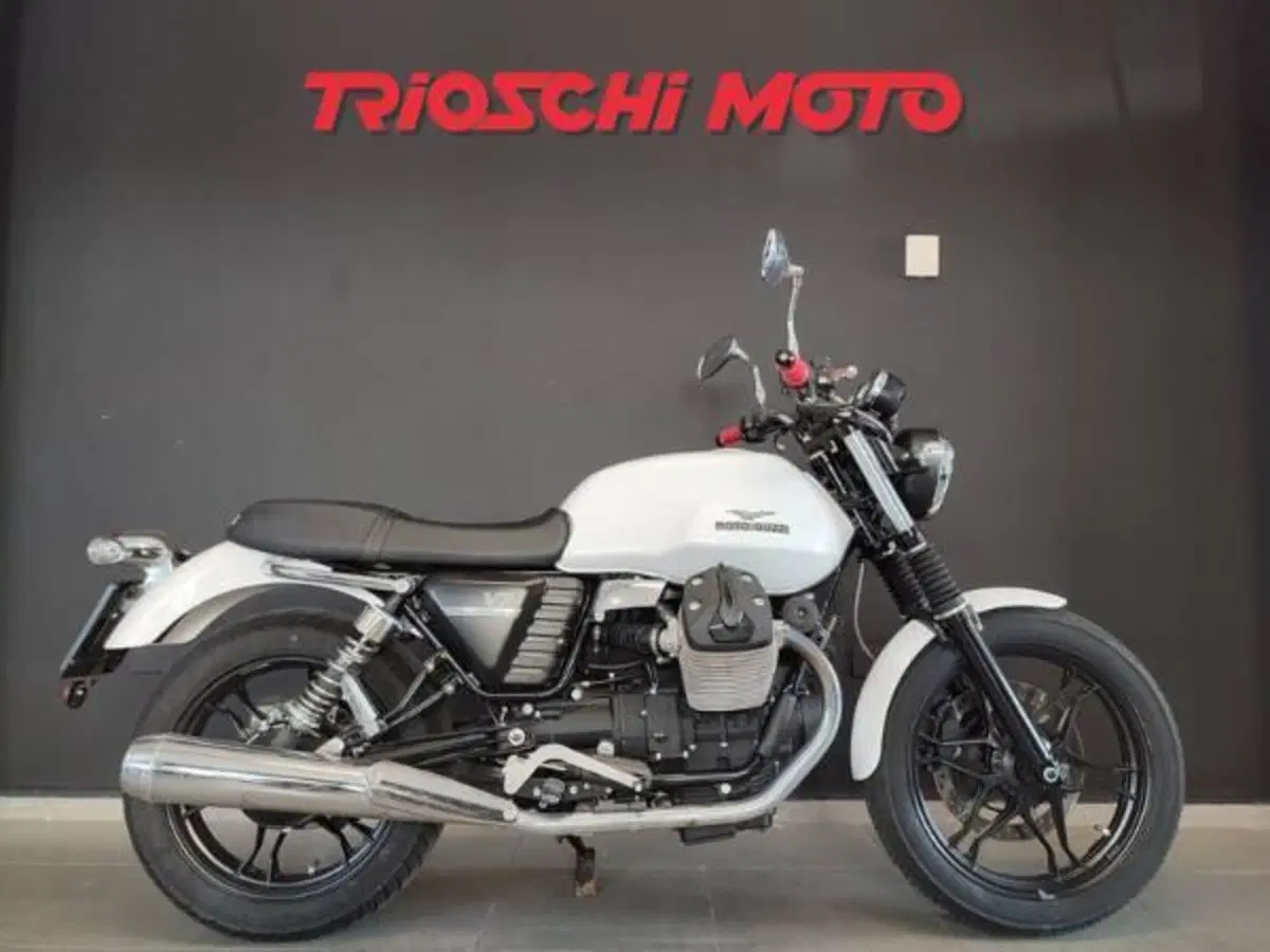 Moto Guzzi V7 Stone (2012 - 15)