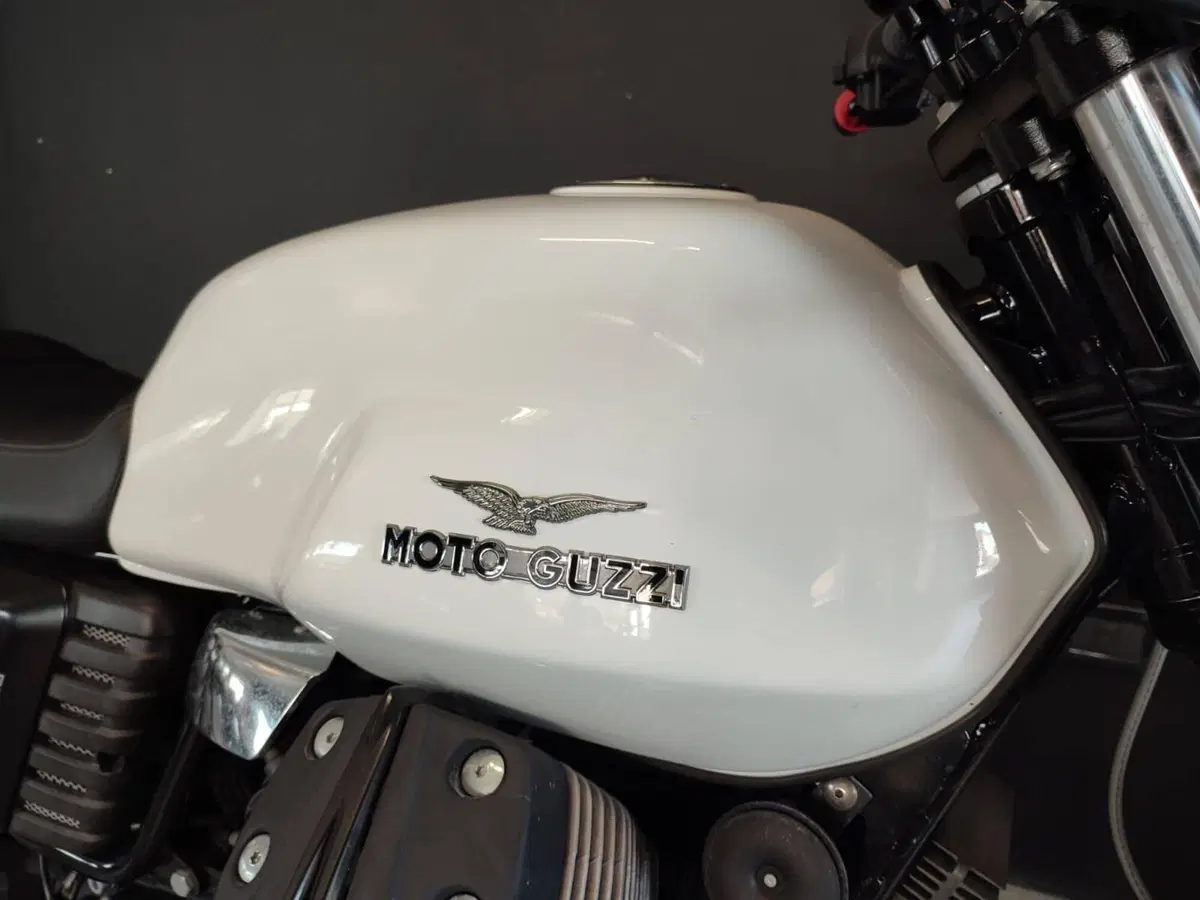 Moto Guzzi V7 Stone (2012 - 15) (5)