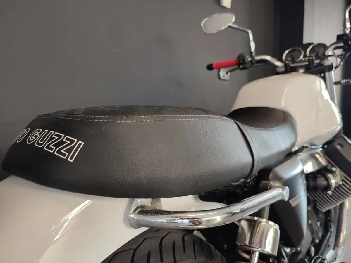 Moto Guzzi V7 Stone (2012 - 15) (6)