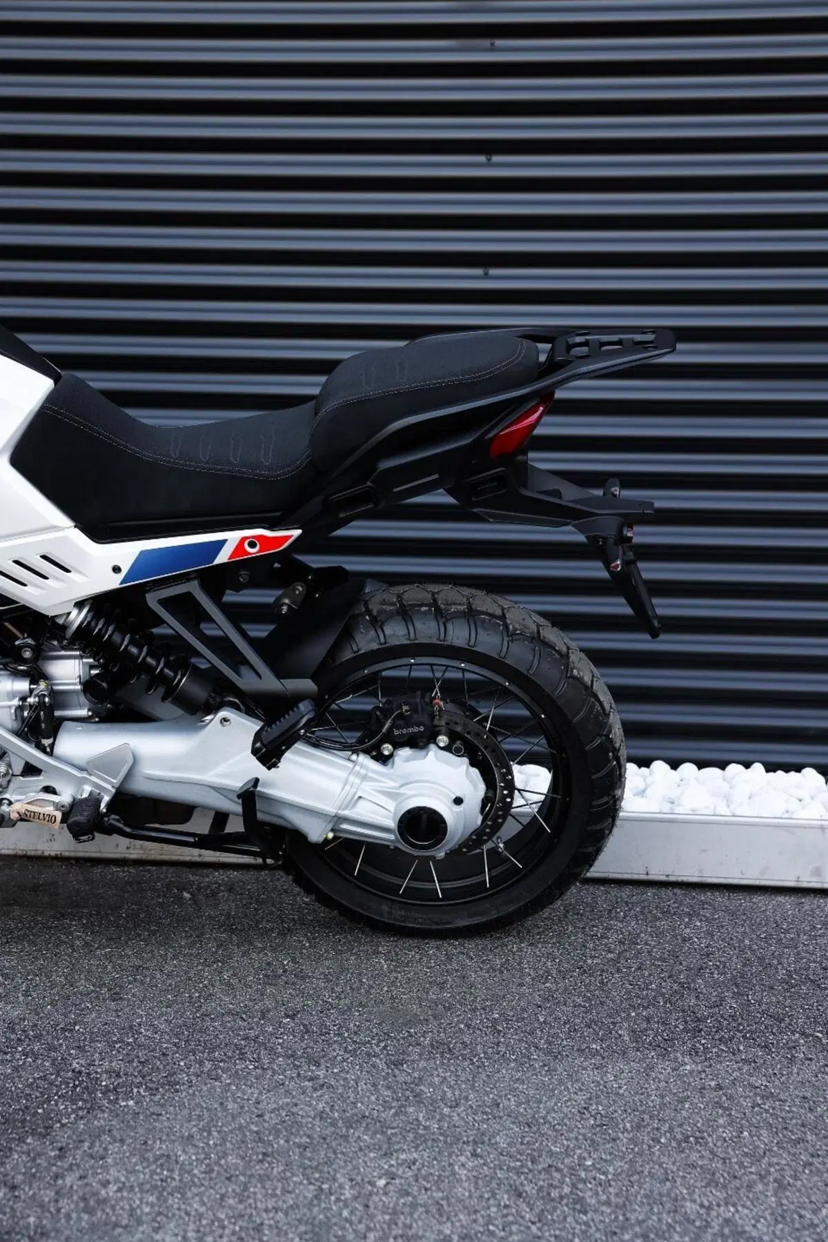Moto Guzzi Stelvio Duecento Tributo (2025 - 26) (7)