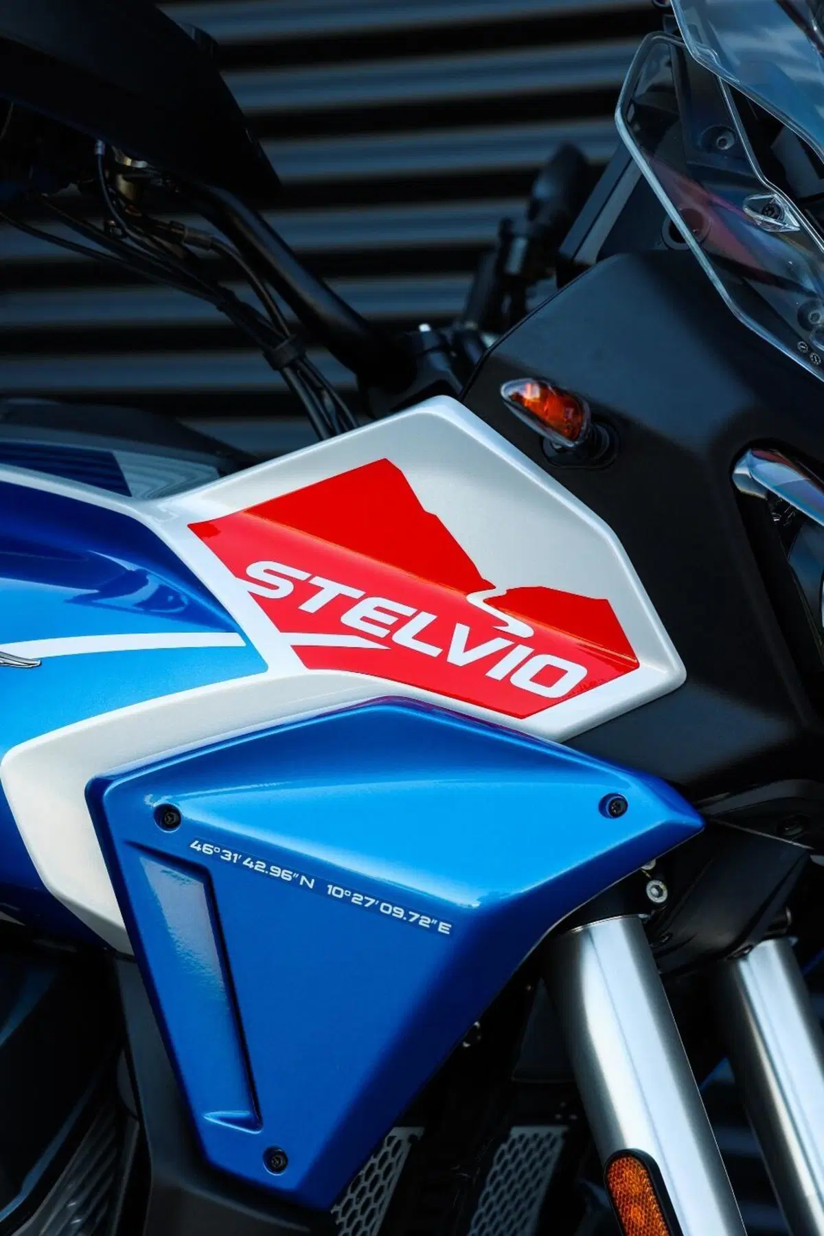 Moto Guzzi Stelvio Duecento Tributo (2025 - 26) (10)