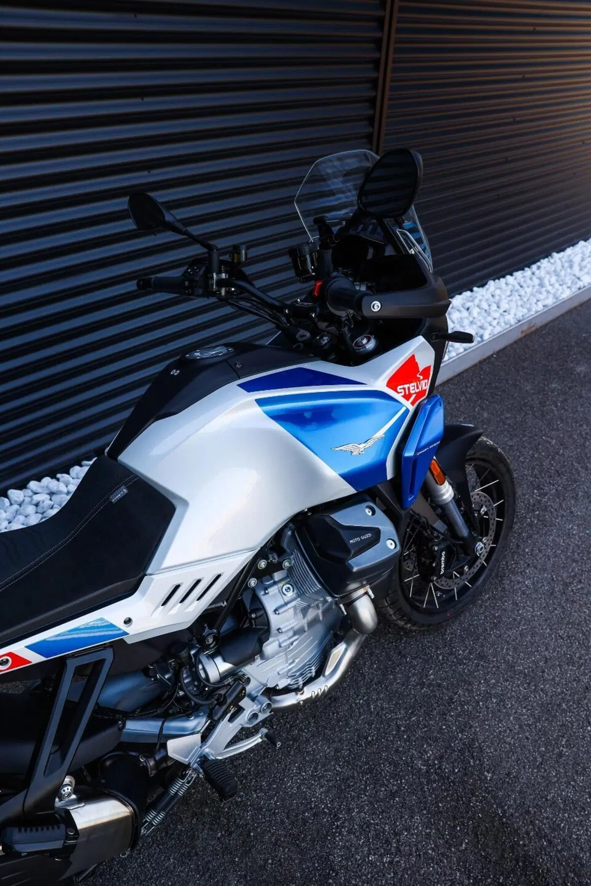 Moto Guzzi Stelvio Duecento Tributo (2025 - 26) (11)