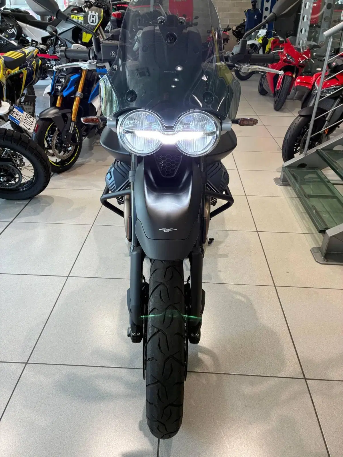 Moto Guzzi V85 Strada (2024 - 26) (4)