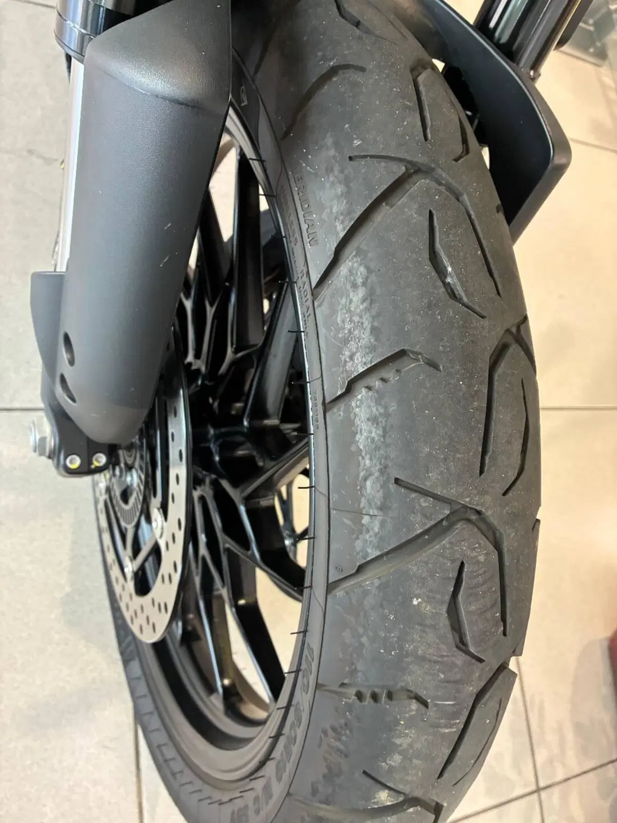 Moto Guzzi V85 Strada (2024 - 26) (5)