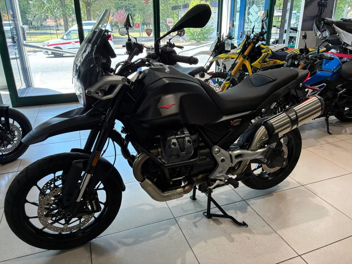 Moto Guzzi V85 Strada (2024 - 26) (8)