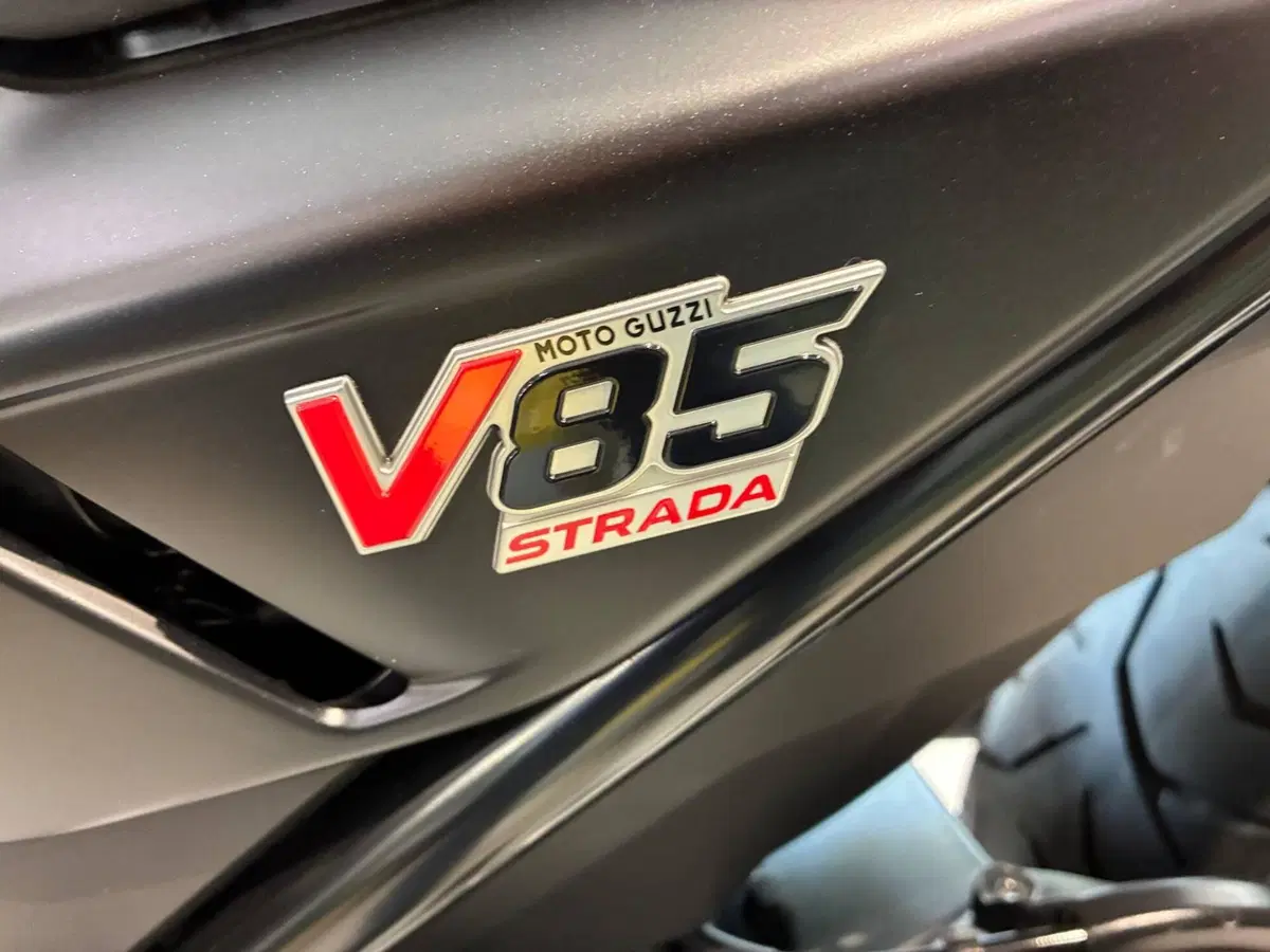 Moto Guzzi V85 Strada (2024 - 26) (10)