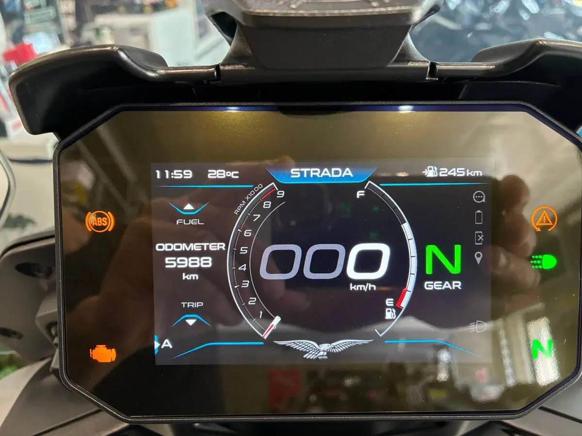 Moto Guzzi V85 Strada (2024 - 26) (11)