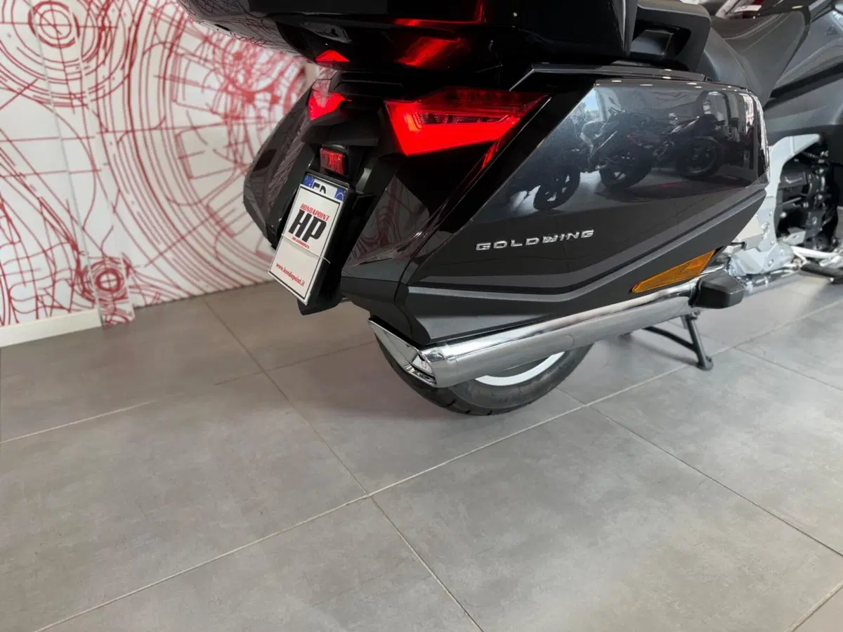 Honda GL 1800 Gold Wing Tour DCT & Airbag (2022 - 24) (11)
