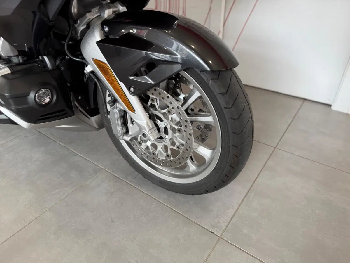 Honda GL 1800 Gold Wing Tour DCT & Airbag (2022 - 24) (9)