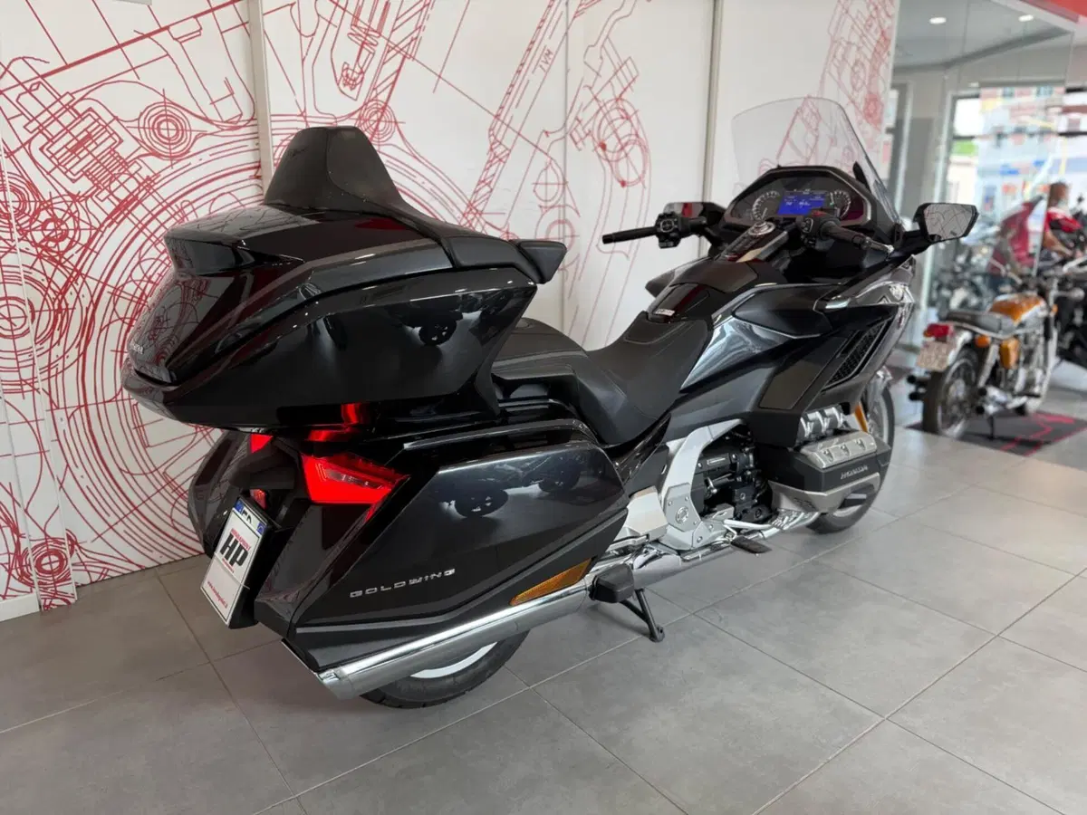 Honda GL 1800 Gold Wing Tour DCT & Airbag (2022 - 24) (3)
