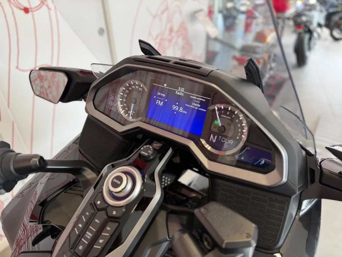 Honda GL 1800 Gold Wing Tour DCT & Airbag (2022 - 24) (8)