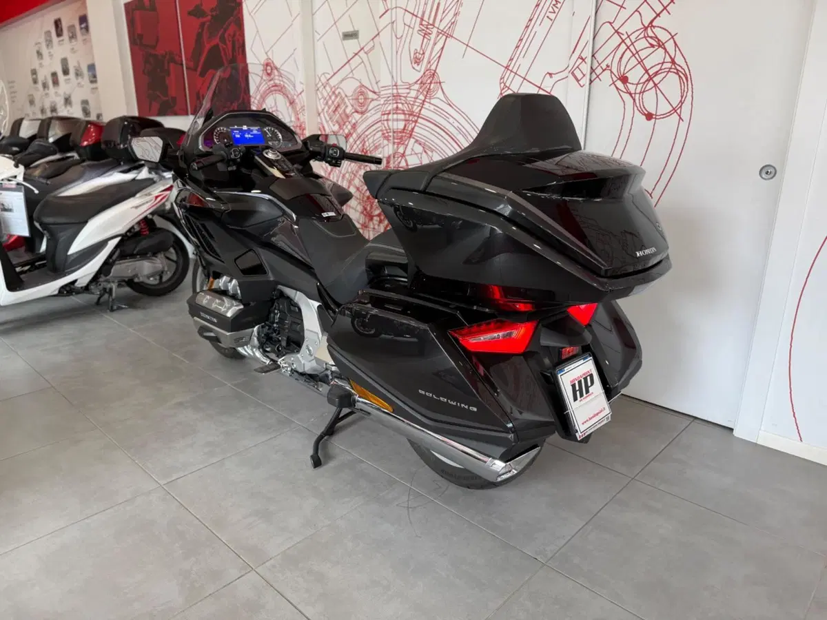 Honda GL 1800 Gold Wing Tour DCT & Airbag (2022 - 24) (6)