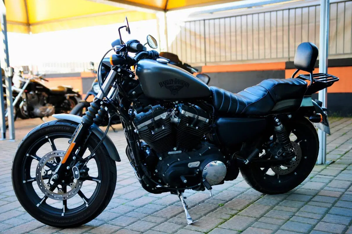 Harley-Davidson 883 Iron (2017 - 20) - XL 883N (4)
