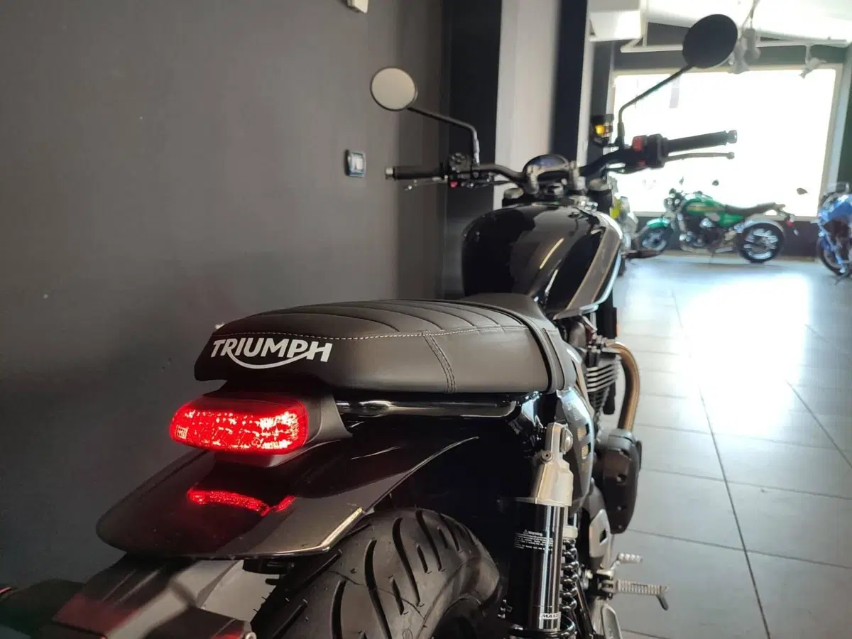 Triumph Speed Twin 900 (2025 - 26) (4)