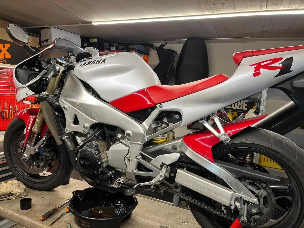 Yamaha YZF R1 (1998 - 99) (5)