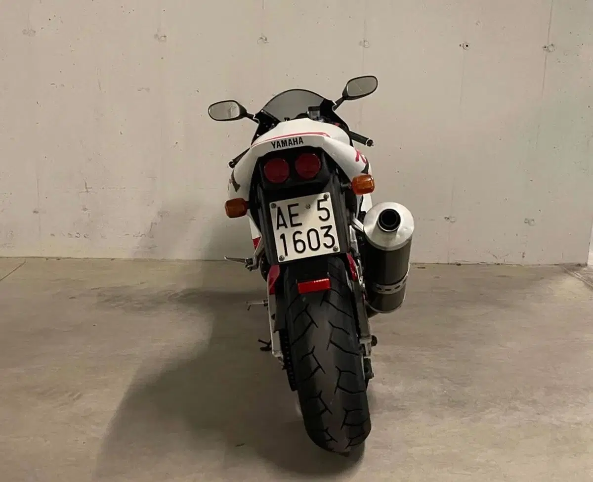 Yamaha YZF R1 (1998 - 99) (11)