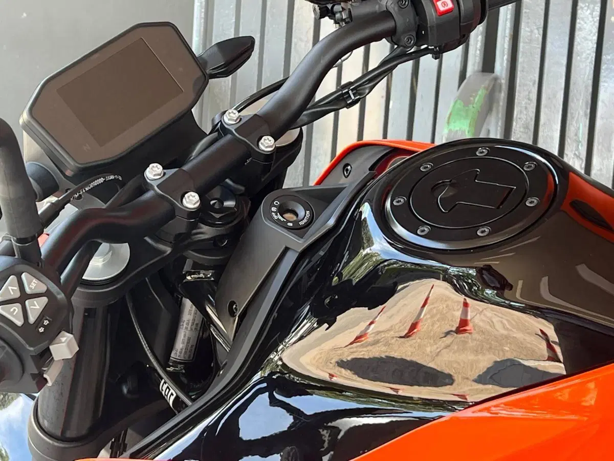 KTM 790 Duke L (2023 - 24) (10)
