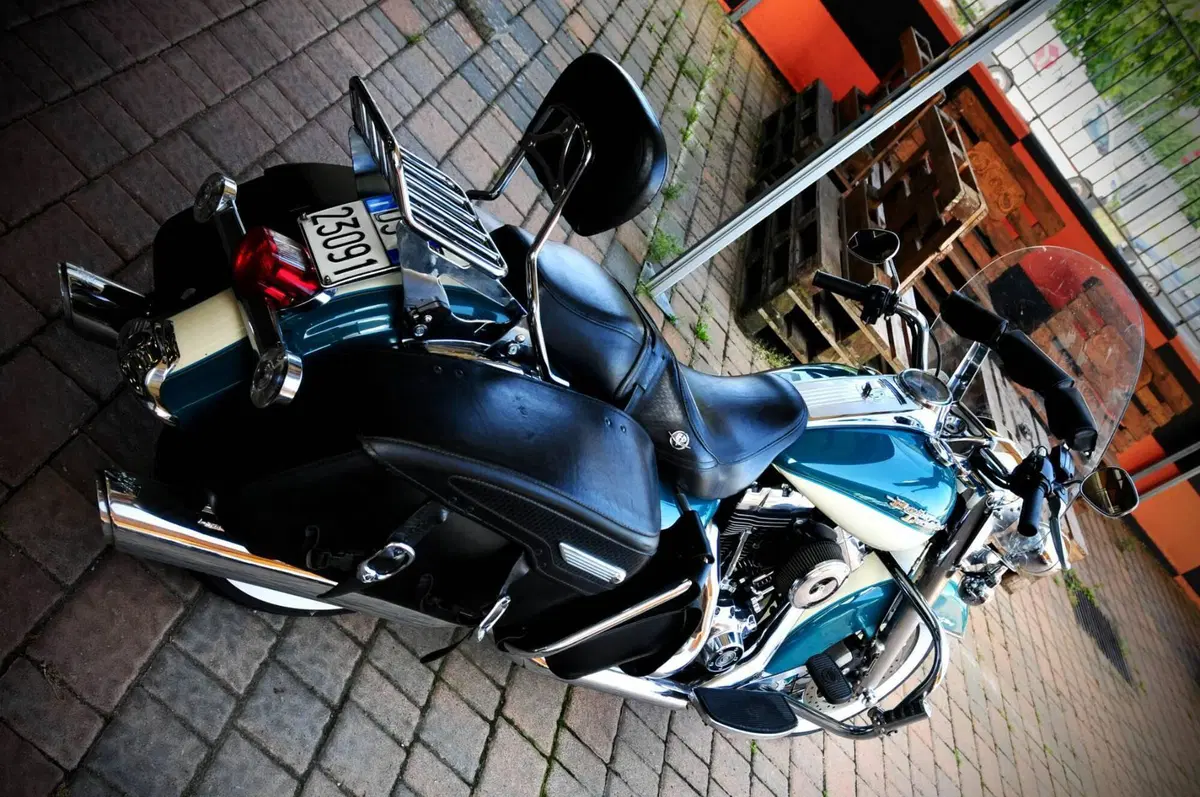 Harley-Davidson 1584 Road King Classic (2007 - 10) - FLHRC (3)