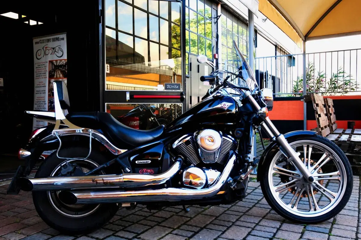 Kawasaki Vulcan VN 900 Custom (2006 - 09) (2)