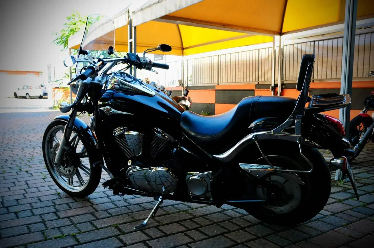 Kawasaki Vulcan VN 900 Custom (2006 - 09) (4)