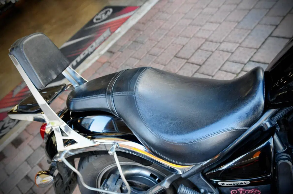 Kawasaki Vulcan VN 900 Custom (2006 - 09) (8)