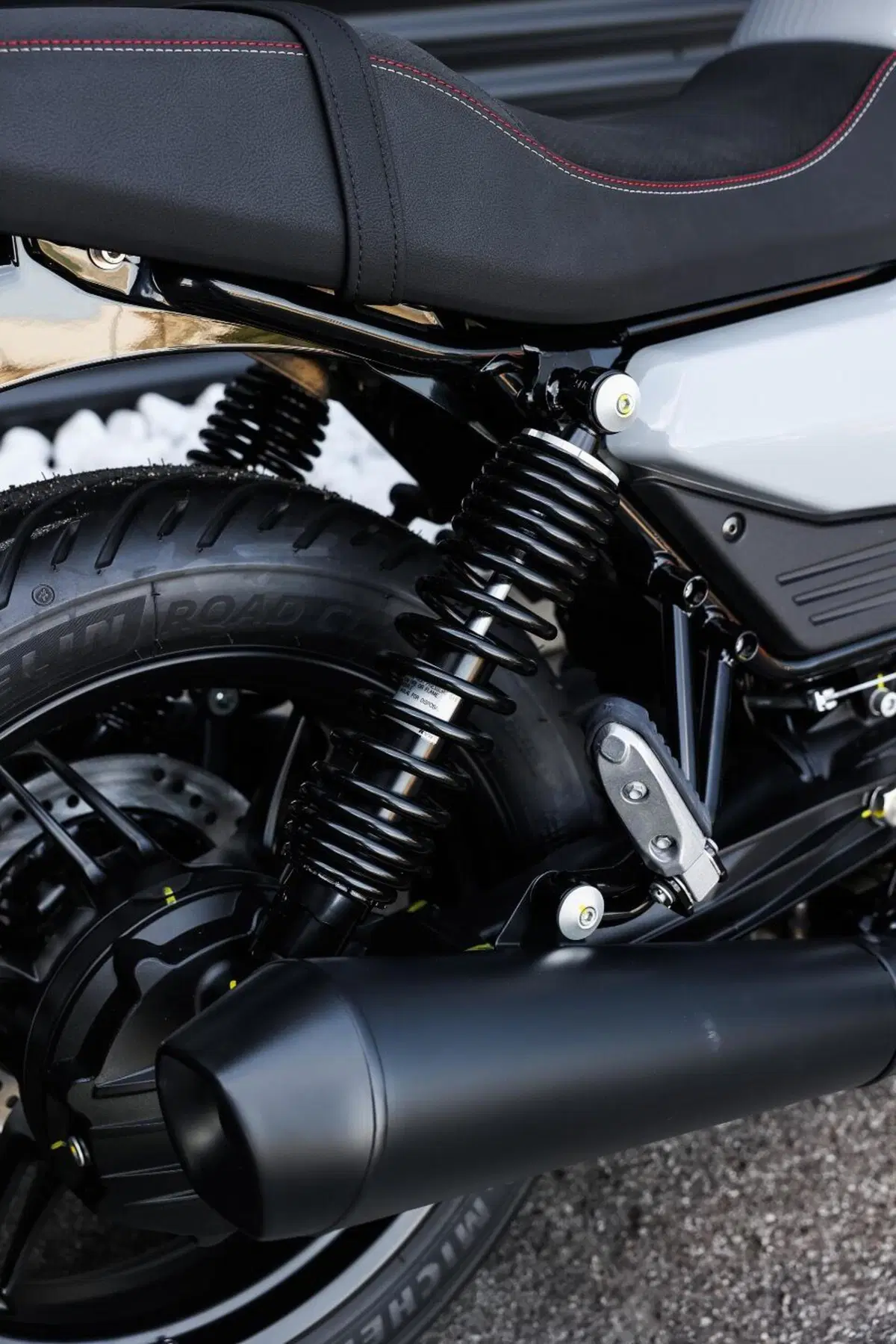 Moto Guzzi V7 Sport (2025 - 26) (16)