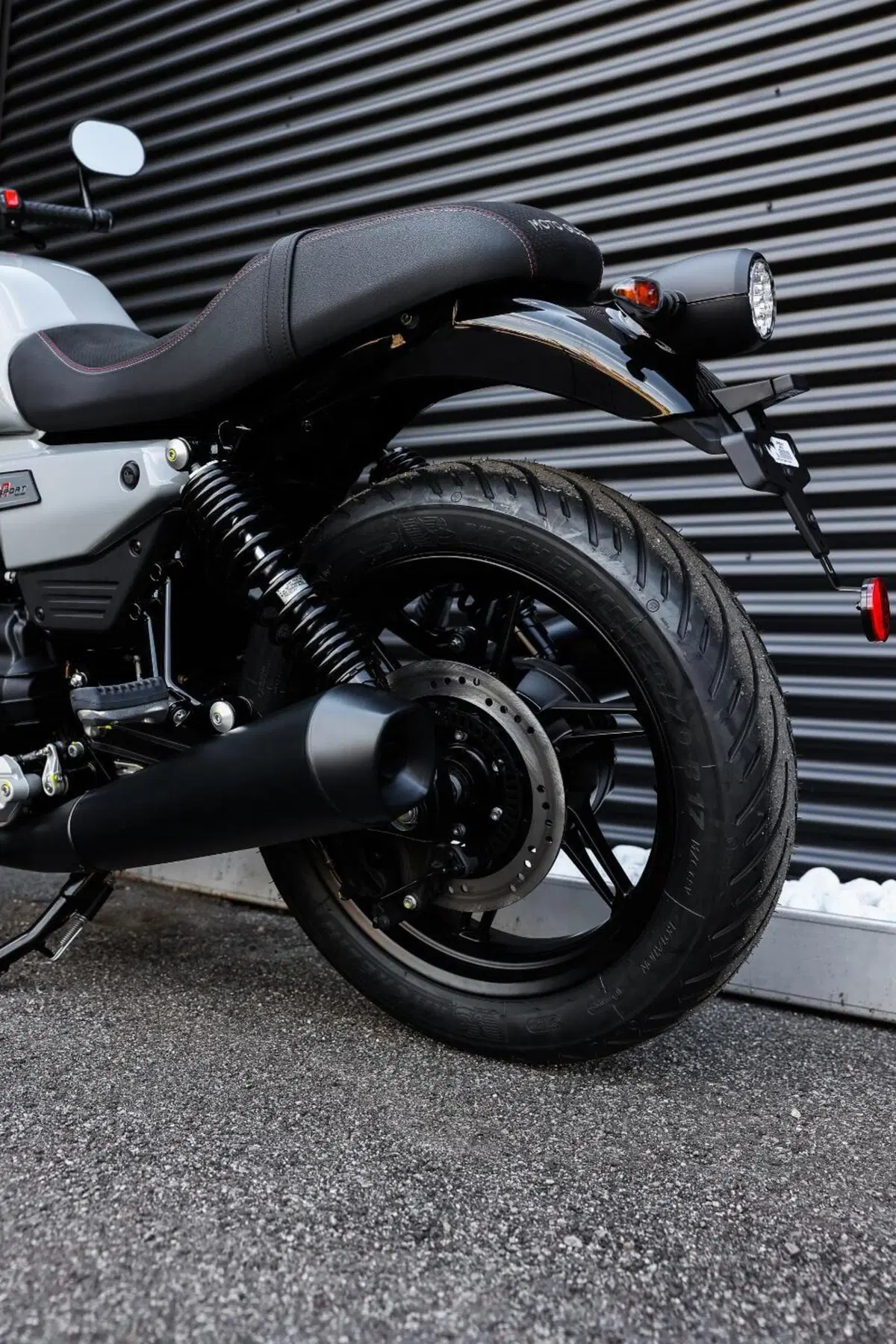 Moto Guzzi V7 Sport (2025 - 26) (20)