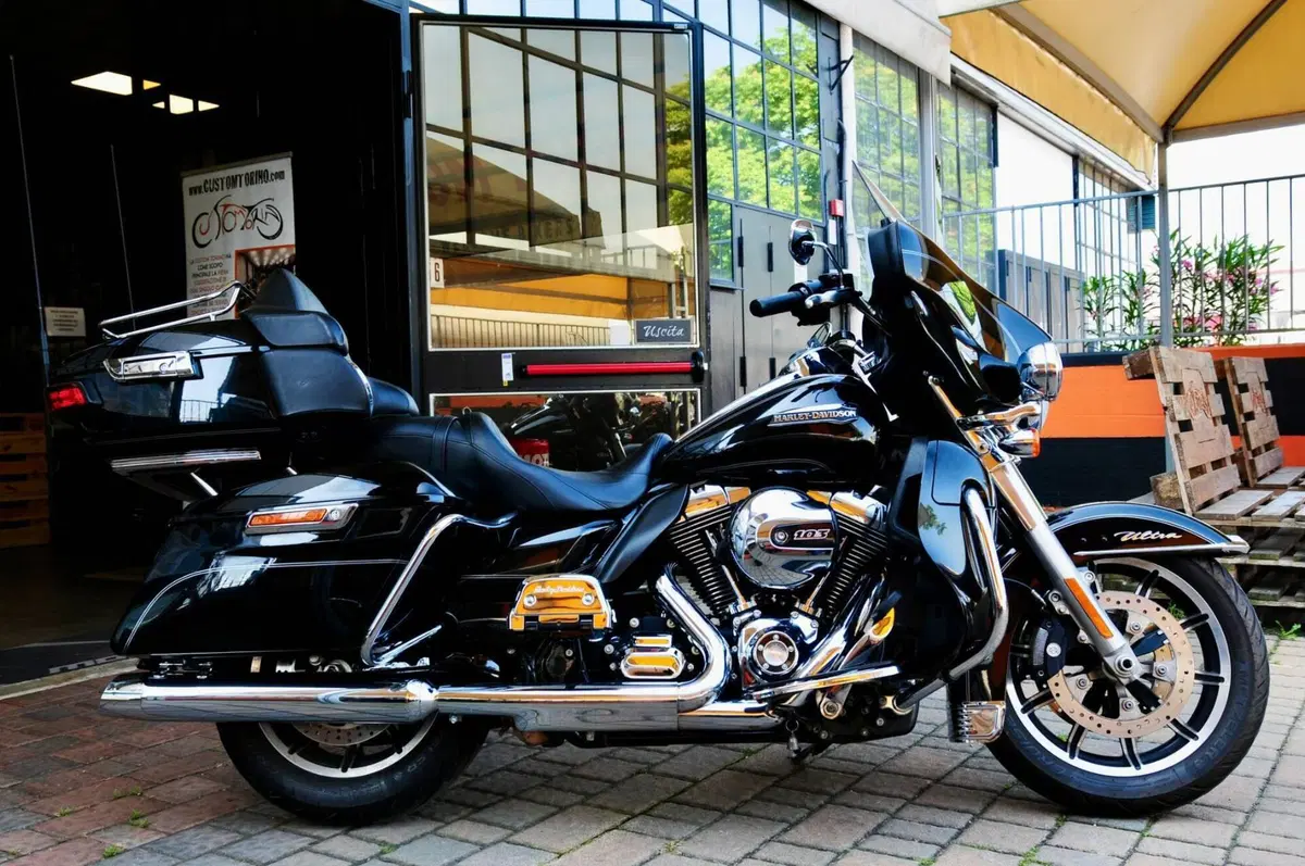 Harley-Davidson 1690 Electra Glide Ultra Limited (2014 - 15) - FLHTK (2)