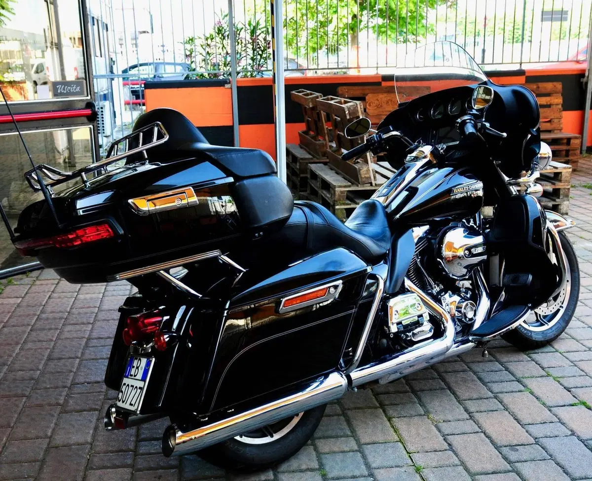 Harley-Davidson 1690 Electra Glide Ultra Limited (2014 - 15) - FLHTK (3)
