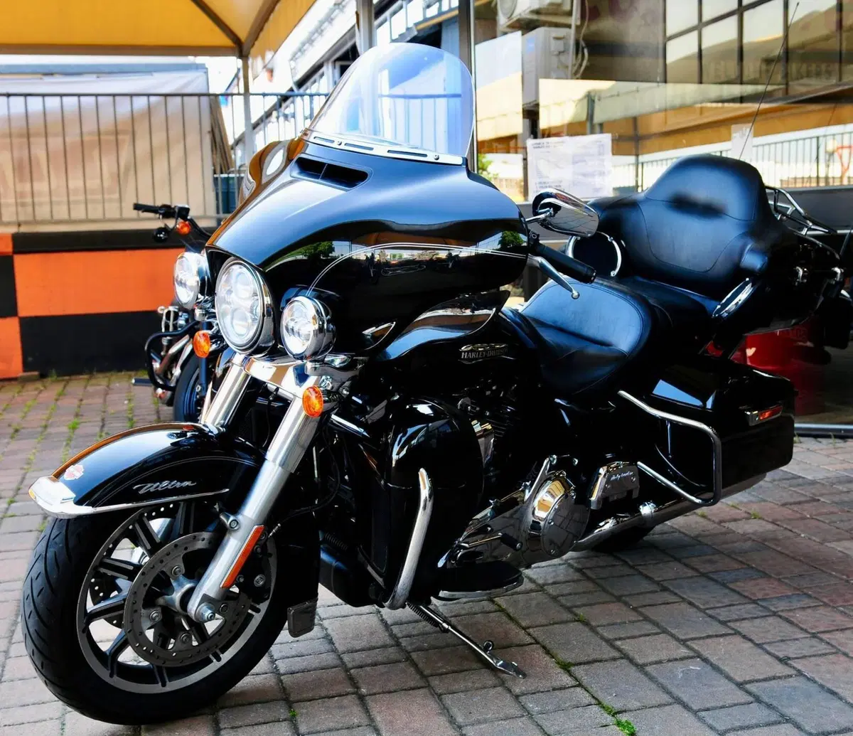 Harley-Davidson 1690 Electra Glide Ultra Limited (2014 - 15) - FLHTK (5)