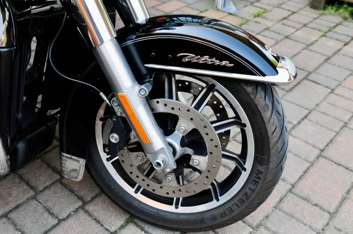 Harley-Davidson 1690 Electra Glide Ultra Limited (2014 - 15) - FLHTK (7)