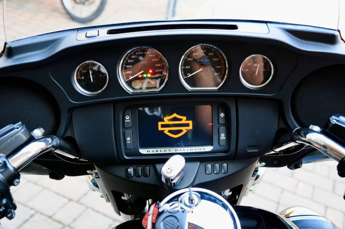 Harley-Davidson 1690 Electra Glide Ultra Limited (2014 - 15) - FLHTK (11)